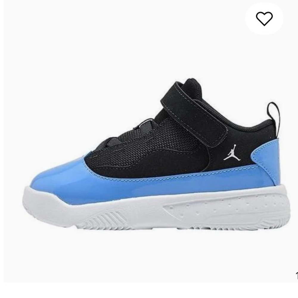NIKE / Air Jordan Max Aura 2 Black University Blue Sneakers Size 4